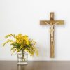 Palais du Rosaire Crucifix Bois | Crucifix En Bois D'Olivier Avec Christ En Resine 50 Cm